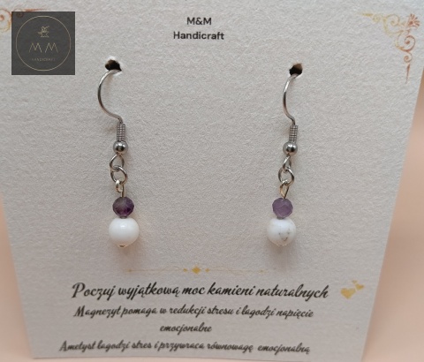 kolczyki-z-kamieni-naturalnych-ametyst-i-magnezyt-bigle-stal-chirurgiczna-handmade-zbliżenie-na-kamienie