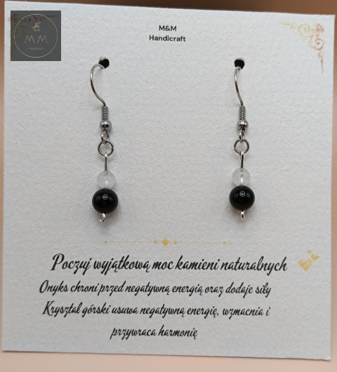 kolczyki-z-kamieni-naturalnych-kryształ-górski-i-onyks-bigle-stal-chirurgiczna-handmade-zbliżenie-na-kamienie