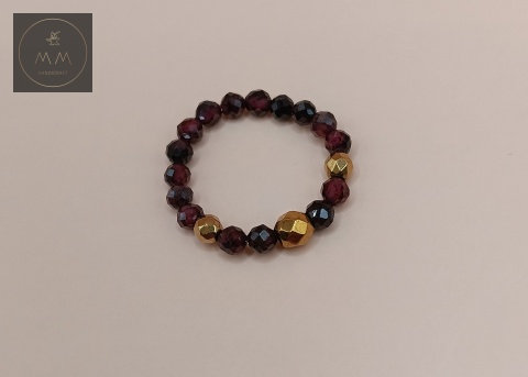 asymetryczny-elastyczny-pierścionek-IGNIS-z-kamieni-naturalnych-granat-i-hematyt-handmade-rzut-z-góry