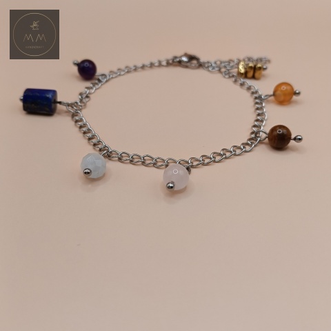 bransoletka-7-czakr-z-kamieni-naturalnych-i-stali-chirurgicznej-handmade-zbliżenie-na-kamienie