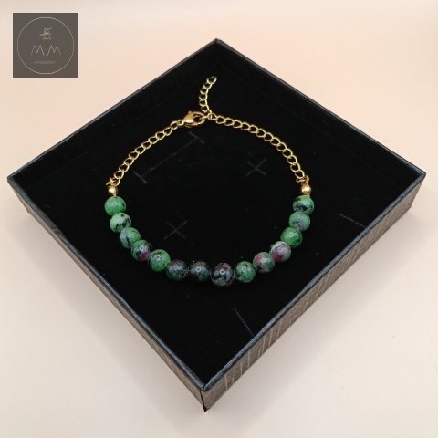 bransoletka-LUNA-kamienie-naturalne-zoisyt-z-rubinem-stal-chirurgiczna-handmade-w-ozdobnym-pudełku-rzut-z-góry