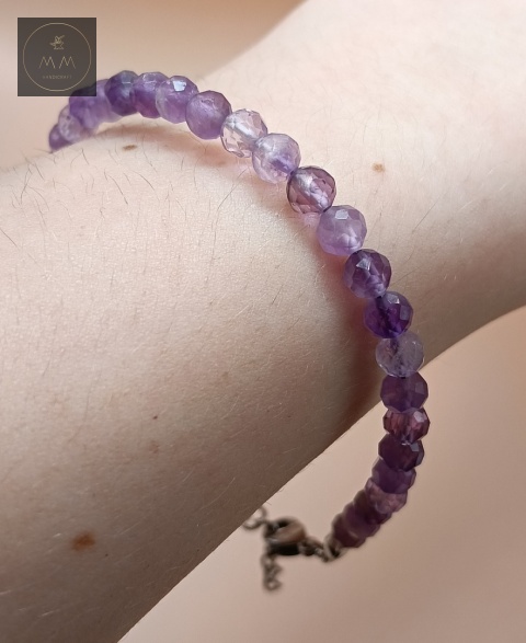 bransoletka-z-kamieni-naturalnych-ametyst-fasetowany-handmade-na-nadgarstku