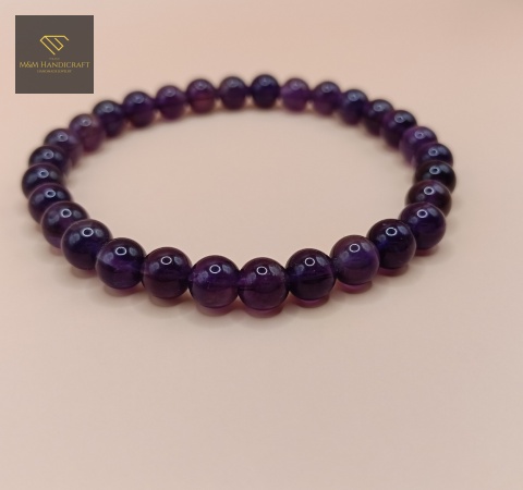 bransoletka-z-kamieni-naturalnych-ametyst-handmade-zbliżenie