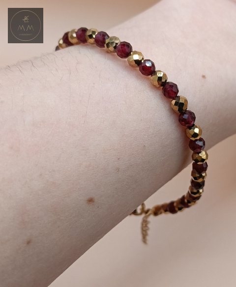 bransoletka-z-kamieni-naturalnych-granat-i-hematyt-handmade-na-nadgarstku