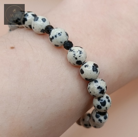 bransoletka-z-kamieni-naturalnych-jaspis-dalmatyński-i-czarny-turmalin-handmade-na-nadgarstku
