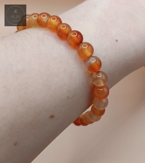 bransoletka-z-kamieni-naturalnych-karneol-handmade-na-nadgarstku