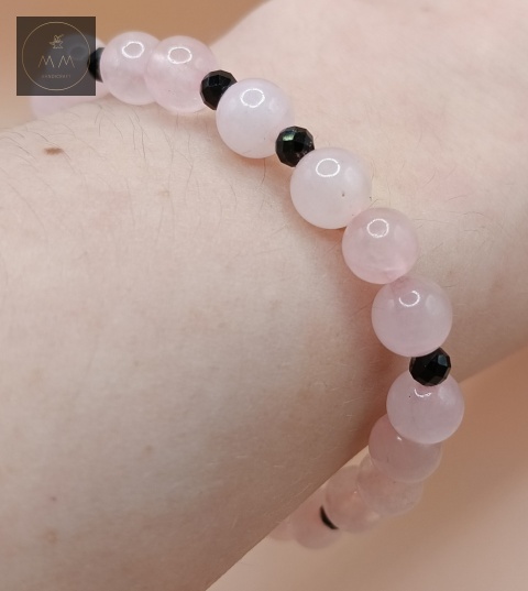 bransoletka-z-kamieni-naturalnych-kwarc-różowy-i-czarny-turmalin-handmade-na-nadgarstku