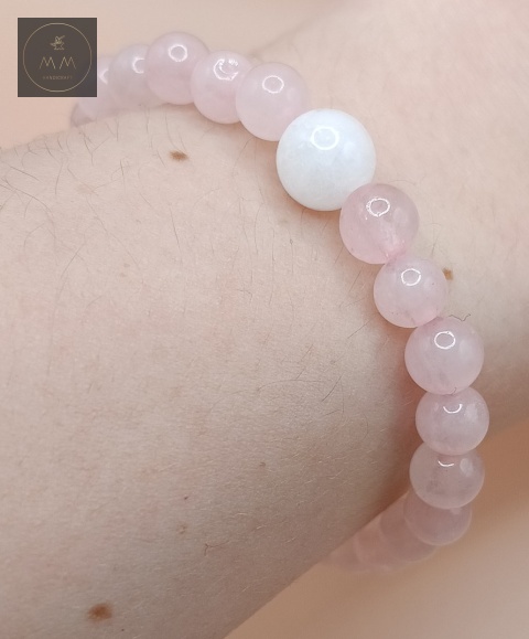 bransoletka-z-kamieni-naturalnych-kwarc-różowy-i-jadeit-mashan-handmade-na-nadgarstku