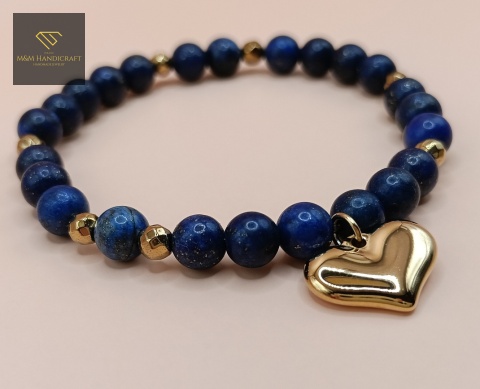 bransoletka-z-kamieni-naturalnych-lapis-lazuli-i-hematyt-zawieszka-serce-stal-chirurgiczna-handmade-zbliżenie