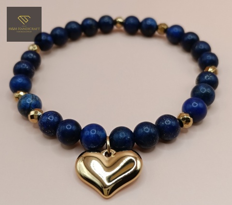 bransoletka-z-kamieni-naturalnych-lapis-lazuli-i-hematyt-zawieszka-serce-stal-chirurgiczna-handmade-zbliżenie-na-kamienie