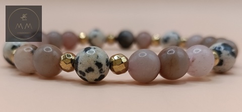 bransoletka-z-kamieni-naturalnych-rodonit-jaspis-dalmatyński-i-hematyt-handmade-zbliżenie-na-kamienie