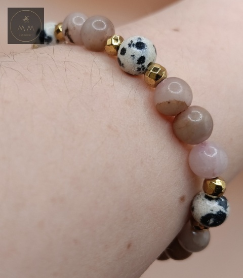 bransoletka-z-kamieni-naturalnych-rodonit-jaspis-dalmatyński-i-hematyt-handmade-na-nadgarstku