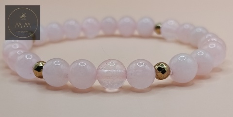 bransoletka-z-kamieni-naturalnych-hematyt-i-kwarc-różowy-handmade-zbliżenie-na-kamienie