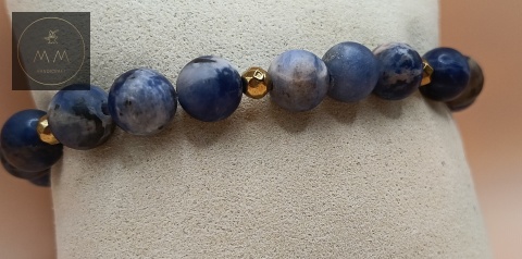 bransoletka-z-kamieni-naturalnych-sodalit-i-hematyt-handmade-na-poduszce