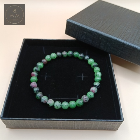 bransoletka-z-kamieni-naturalnych-zoisyt-z-rubinem-handmade-w-ozdobnym-pudełku