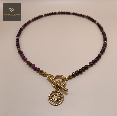 choker-z-kamieni-naturalnych-rubin-klasa-a-i-hematyt-handmade-zbliżenie