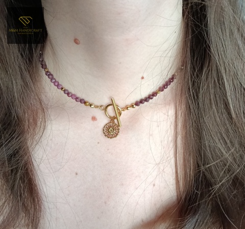 choker-z-kamieni-naturalnych-rubin-klasa-a-i-hematyt-handmade-na-szyi