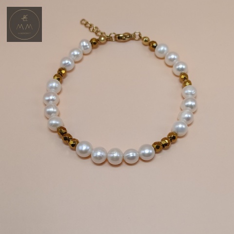 bransoletka-z-pereł-naturalnych-i-kamieni-naturalnych-złoty-hematyt-handmade-rzut-z-góry