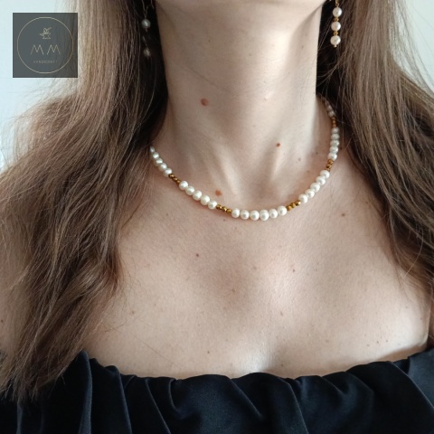 zestaw-biżuterii-naszyjnik-z-pereł-naturalnych-i-kamieni-naturalnych-złoty-hematyt-handmade-na-szyi