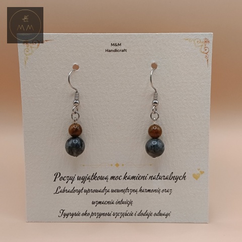 kolczyki-z-kamieni-naturalnych-tygrysie-oko-i-labradoryt-bigle-stal-chirurgiczna-handmade-zbliżenie-na-kamienie