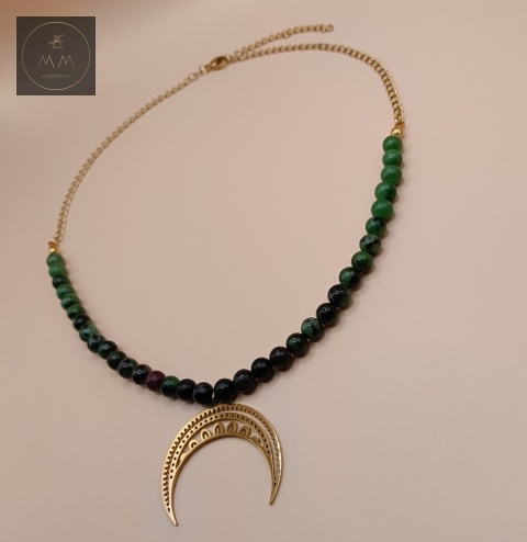 naszyjnik-z-kamieni-naturalnych-zoisyt-z-rubinem-i-zawieszką-lunula-ze-stali-chirurgicznej-handmade