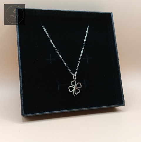naszyjnik-koniczynka-stal-chirurgiczna-316L-handmade-bok-lewy