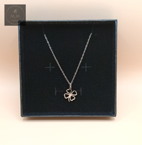 naszyjnik-koniczynka-stal-chirurgiczna-316L-handmade-zbliżenie