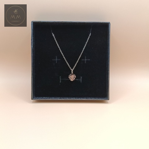 naszyjnik-monstera-stal-chirurgiczna-316L-handmade-zbliżenie