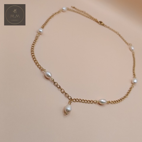 naszyjnik-z-pereł-naturalnych-i-stali-chirurgicznej-handmade-bokiem