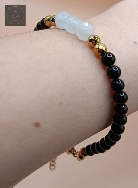 bransoletka-na-zapięcie-z-onyksu-hematytu-i-akwamarynu-handmade-na-nadgarstku