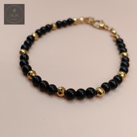 bransoletka-z-onyksu-i-hematytu-z-kamieni-naturalnych-handmade-zbliżenie-na-kamienie