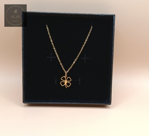 naszyjnik-koniczynka-stal-chirurgiczna-handmade-zbliżenie