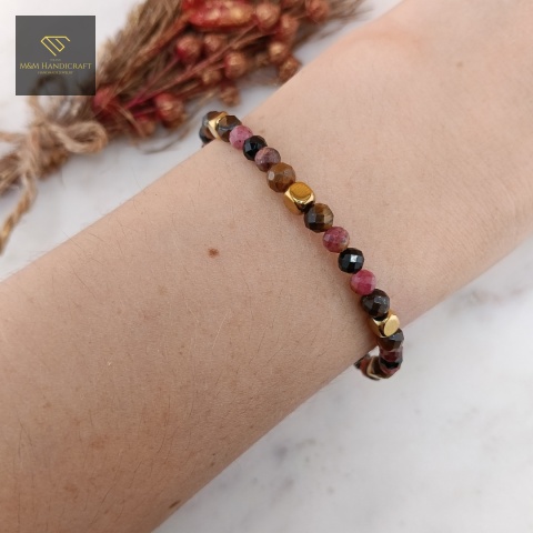 bransoletka-Moc-Jesieni-z-kamieni-naturalnych-turmalin-rodonit-tygrysie-oko-hematyt-handmade-na-nadgarstku
