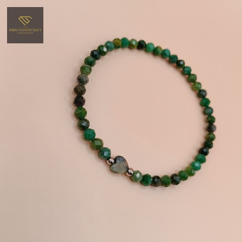 bransoletka-SERCE-AFRYKI-z-kamieni-naturalnych-jadeit-i-turkus-afrykański-handmade-zbliżenie