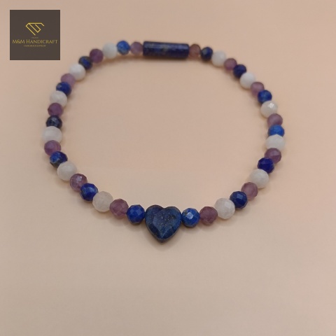 bransoletka-SZEPT-INTUICJI-z-kamieni-naturalnych-kamień-księżycowy-ametyst-lapis-lazuli-handmade-zbliżenie-na-kamienie