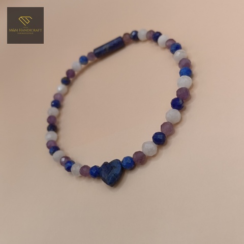 bransoletka-SZEPT-INTUICJI-z-kamieni-naturalnych-kamień-księżycowy-ametyst-lapis-lazuli-handmade-zbliżenie