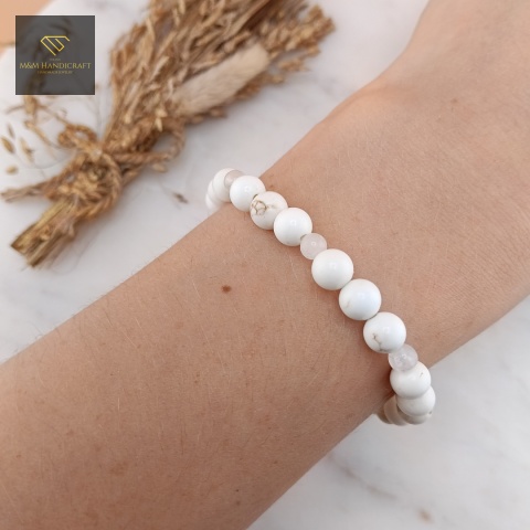 bransoletka-z-kamieni-naturalnych-kryształ-górski-magnezyt-handmade-na-nadgarstku