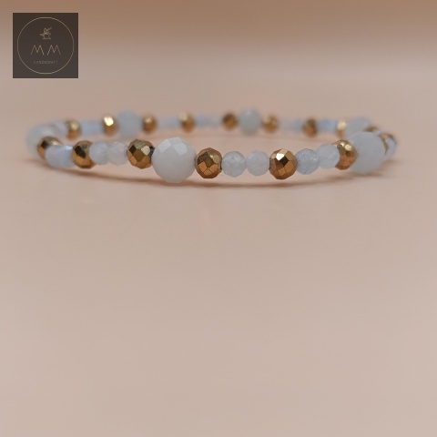bransoletka-z-kamieni-naturalnych-akwamaryn-fasetowany-i-hematyt-handmade-zbliżenie-na-kamienie