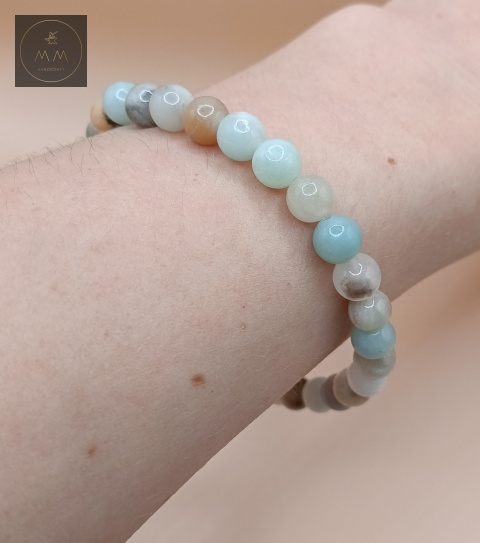 bransoletka-z-kamieni-naturalnych-amazonit-handmade-na-nadgarstku