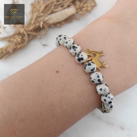 bransoletka-z-kamieni-naturalnych-jaspis-dalmatyński-handmade-na-nadgarstku