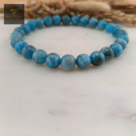 bransoletka-z-kamieni-naturalnych-apatyt-handmade-zbliżenie-na-kamienie