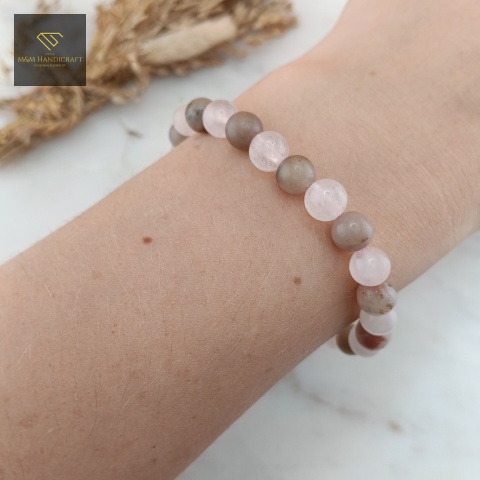 bransoletka-z-kamieni-naturalnych-kwarc-różowy-rodonit-handmade-na-nadgarstku