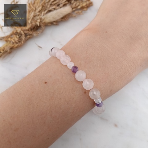 bransoletka-z-kamieni-naturalnych-kryształ-górski-kwarc-różowy-i-ametyst-handmade-na-nadgarstku