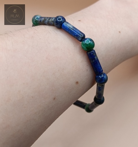 bransoletka-z-kamieni-naturalnych-lapis-lazuli-i-azuryt-handmade-na-nadgarstku