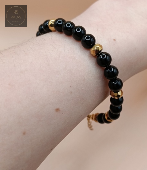 bransoletka-z-kamieni-naturalnych-onyks-i-hematyt-oponka-handmade-na-nadgarstku