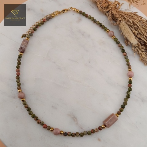 choker-z-kamieni-naturalnych-unakit-kwarc-rodonit-handmade-rzut-z-góry