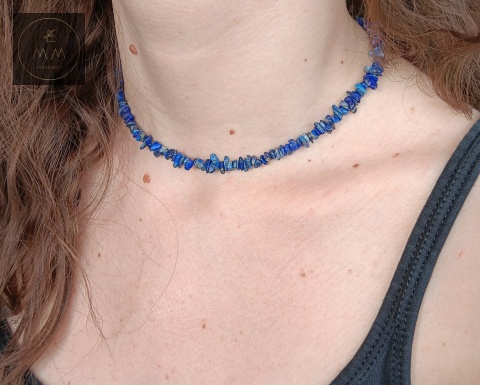 choker-z-kamieni-naturalnych-lapis-lazuli-sieczka-handmade-na-szyi