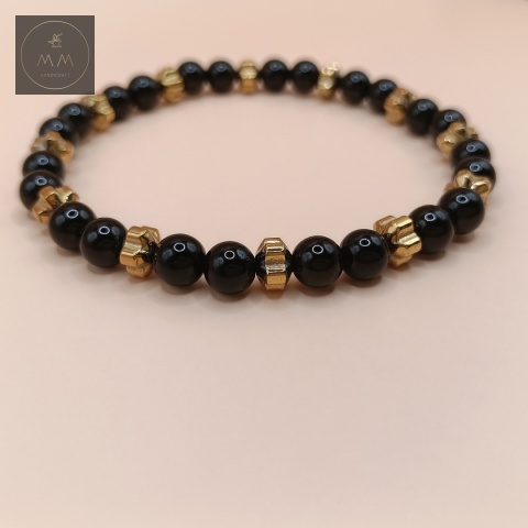 bransoletka-z-kamieni-naturalnych-onyks-i-hematyt-kwiatek-handmade-zbliżenie