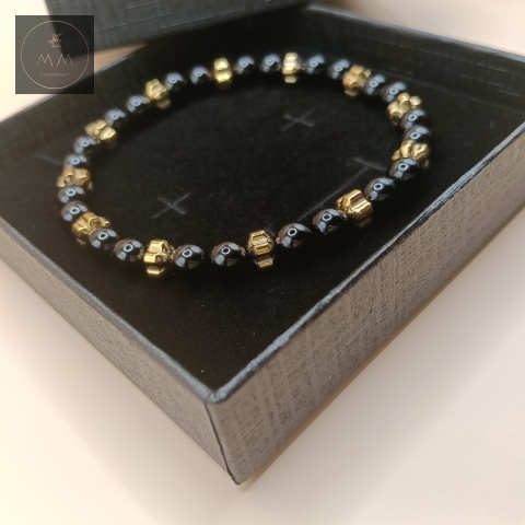 bransoletka-z-kamieni-naturalnych-onyks-i-hematyt-kwiatek-handmade-w-ozdobnym-pudełku