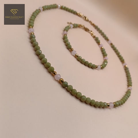 zestaw-biżuterii-z-kamieni-naturalnych-jaspis-matcha-kwarc-różowy-i-hematyt-handmade-bok